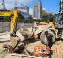 www啊啊啊污阴水操逼高温下的坚守｜道路建设者用汗水铺就畅通路